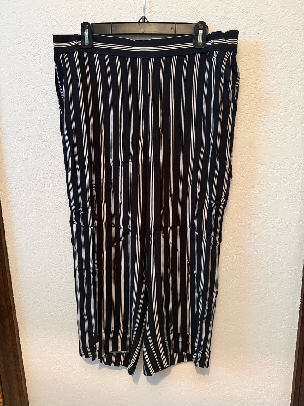 LOFT women’s Black and White Vertical Stripe Flowy Pants NWT